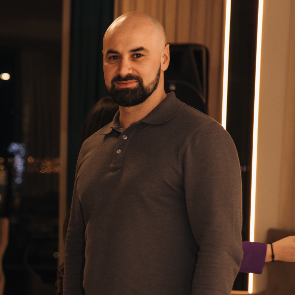 Erhan Roman